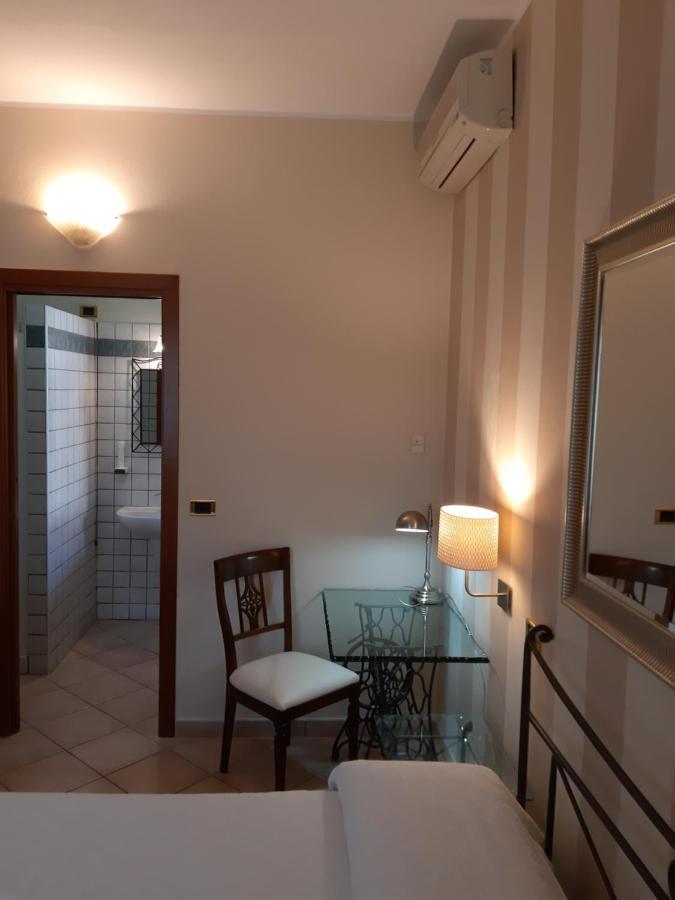 Sweet House Only Rooms Peschiera del Garda Bagian luar foto