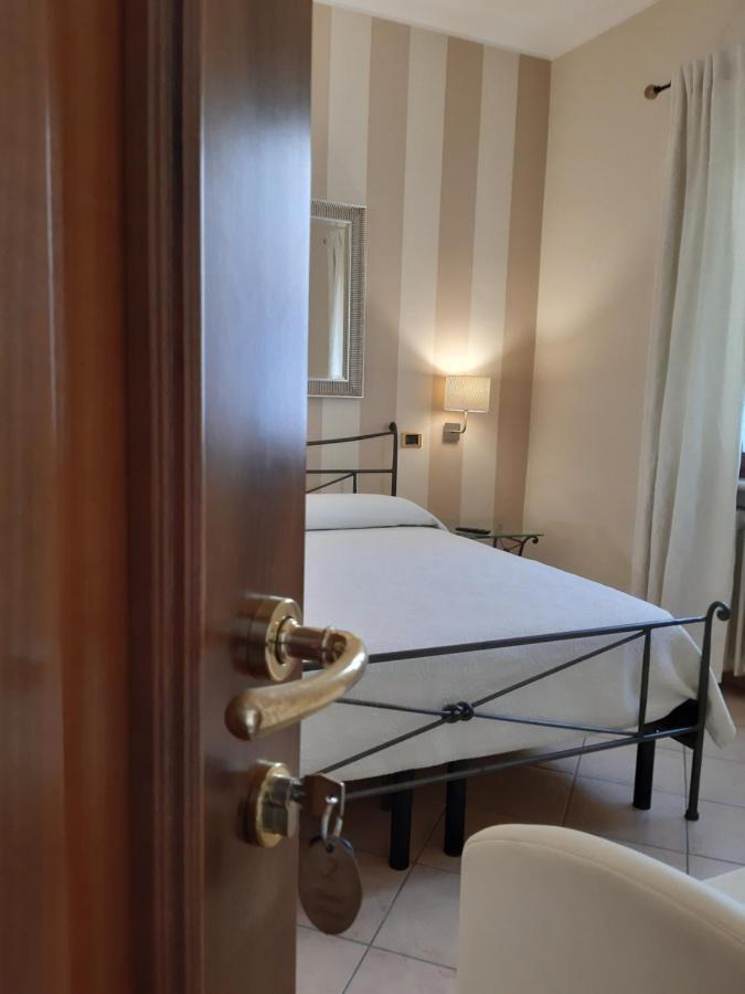 Sweet House Only Rooms Peschiera del Garda Bagian luar foto