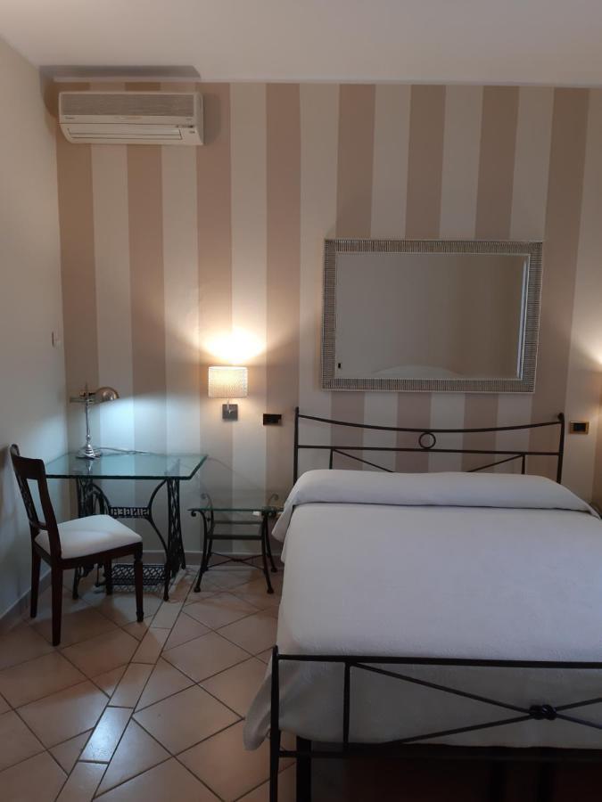 Sweet House Only Rooms Peschiera del Garda Bagian luar foto